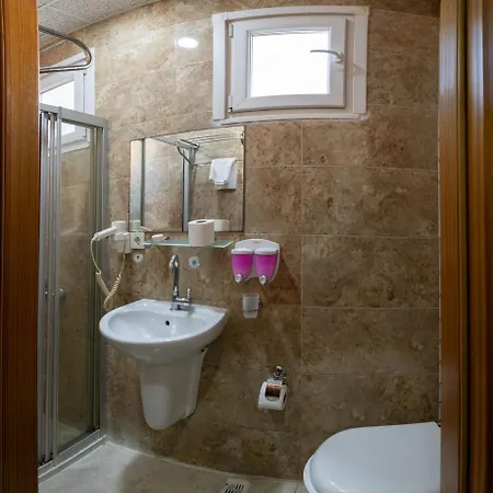 Maxwell Hotel 3*