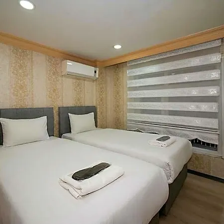 Maxwell Hotel 3*